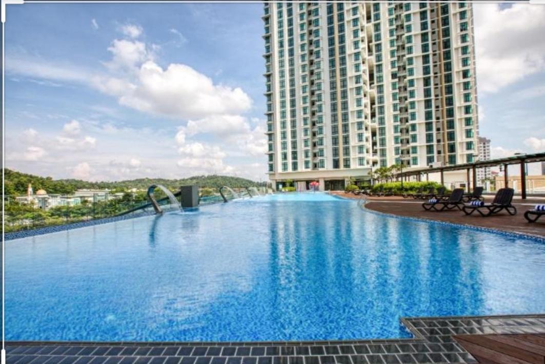 Shaftsbury Putrajaya At Alamanda Mall Exterior photo