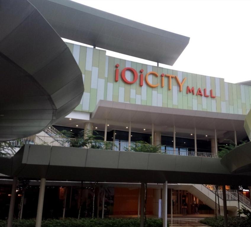 Shaftsbury Putrajaya At Alamanda Mall Exterior photo